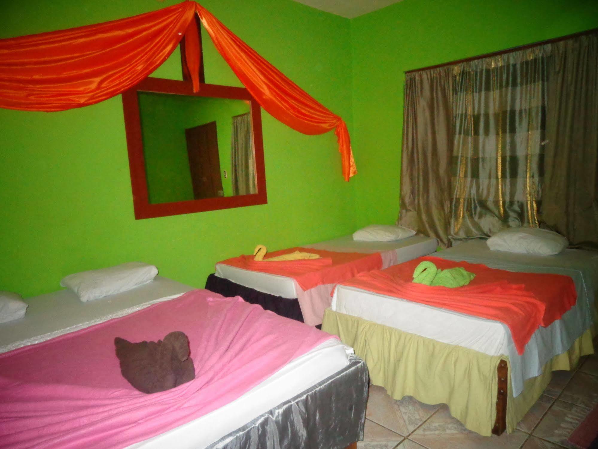 Cabinas Tortuguero Natural Экстерьер фото